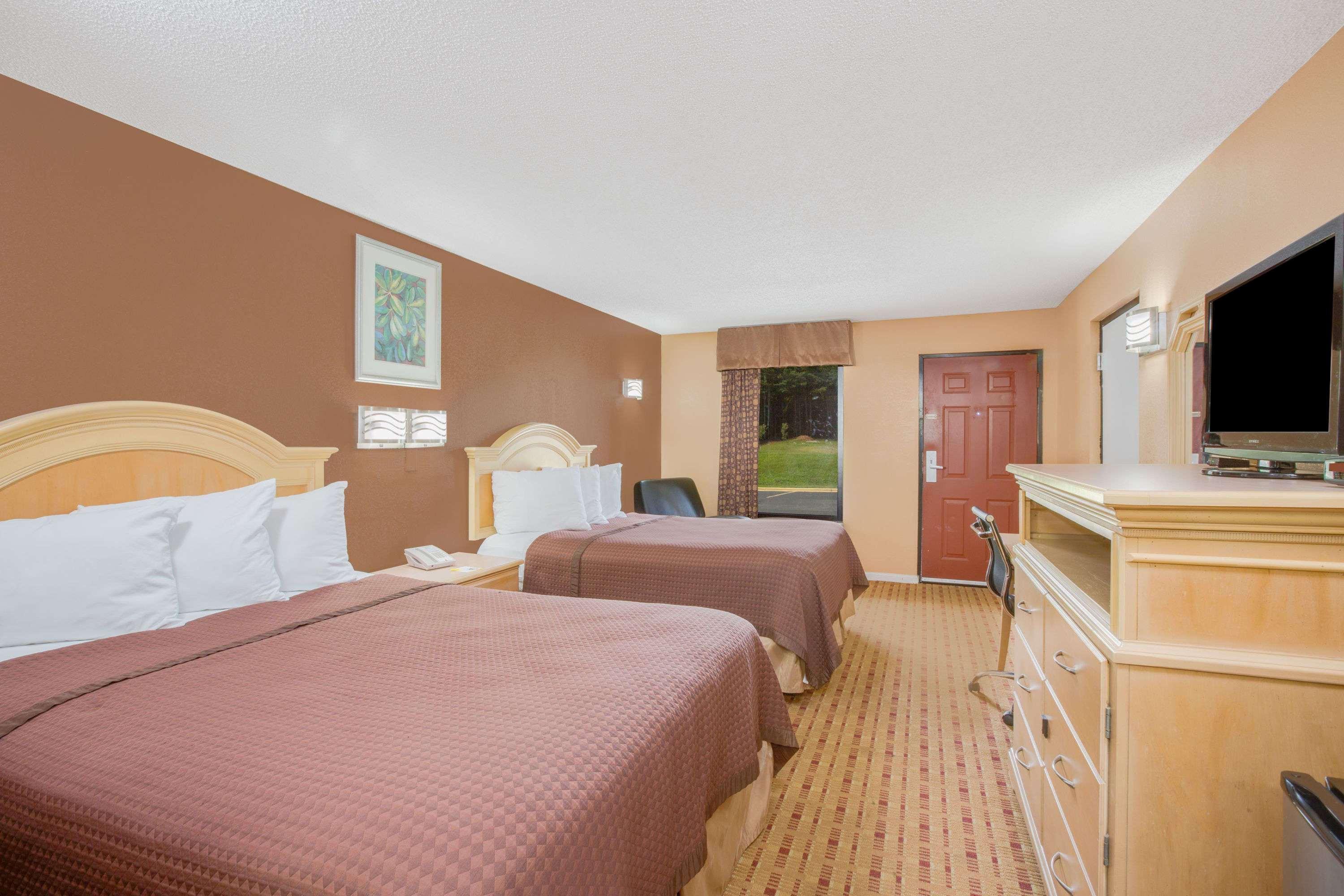 Columbus Inn And Suites Kültér fotó